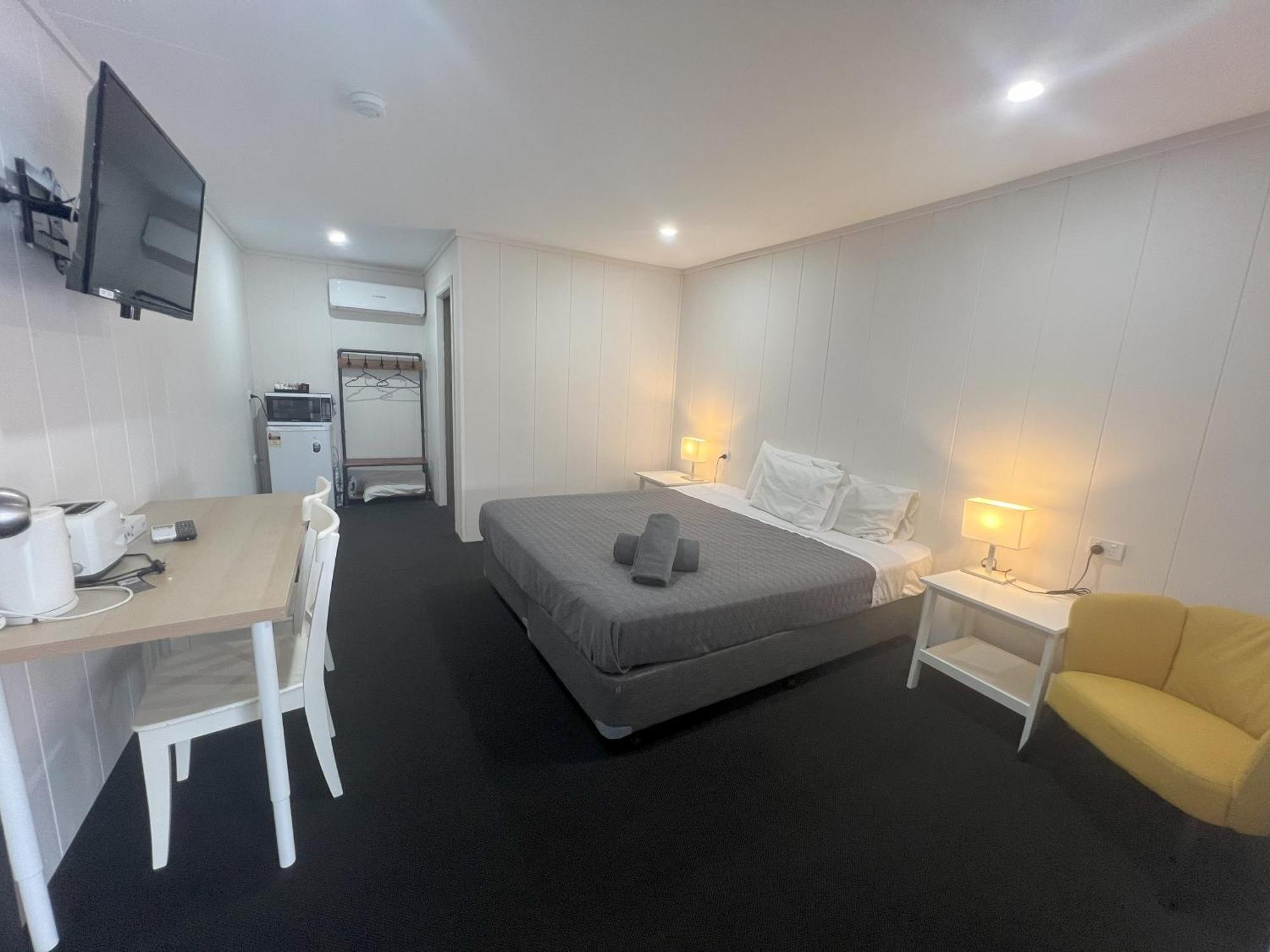 Abajaz Motel-Central-King Bed-Shaded Parking Longreach Exterior foto