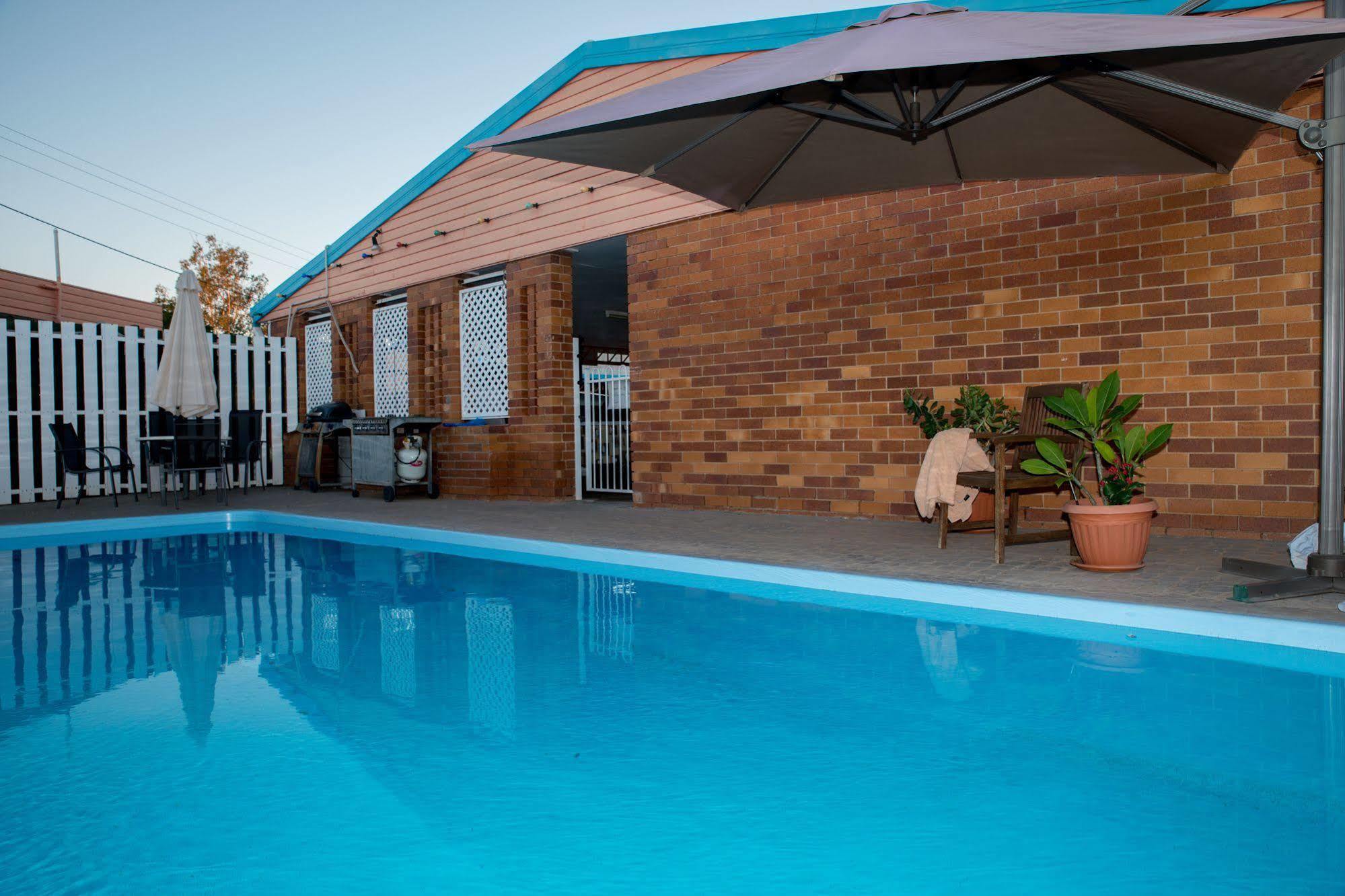 Abajaz Motel-Central-King Bed-Shaded Parking Longreach Exterior foto